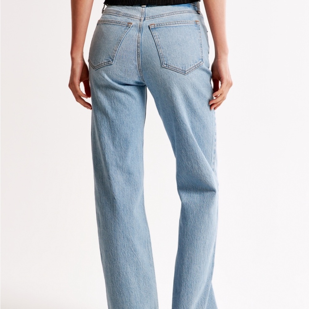 High Rise 90s Relaxed Jean - Picture 2 of 7